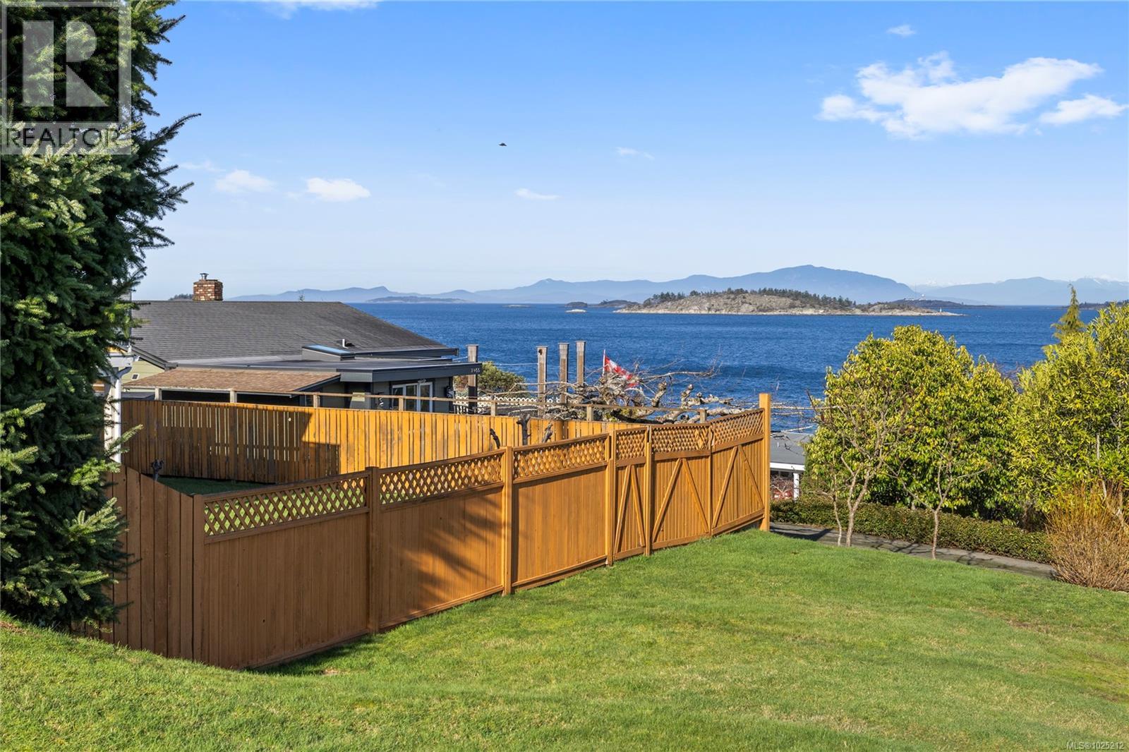 7158 Dickinson Rd, Lantzville, British Columbia  V0R 2H0 - Photo 2 - 1025212