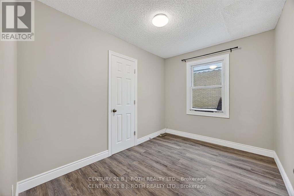 155 Penetang Street, Barrie, Ontario  L4M 1V9 - Photo 14 - S12764494