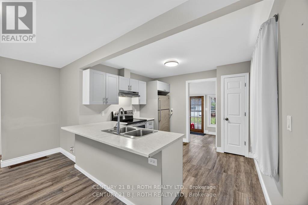 155 Penetang Street, Barrie, Ontario  L4M 1V9 - Photo 6 - S12764494