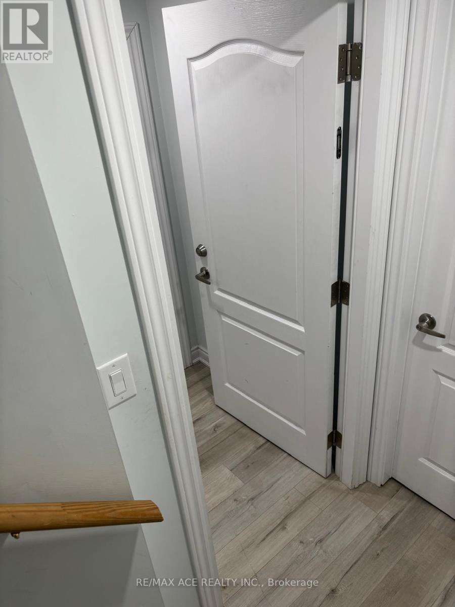 Bsmt - 406 Comiskey Crescent, Mississauga, Ontario  L5W 0C6 - Photo 11 - W12764452