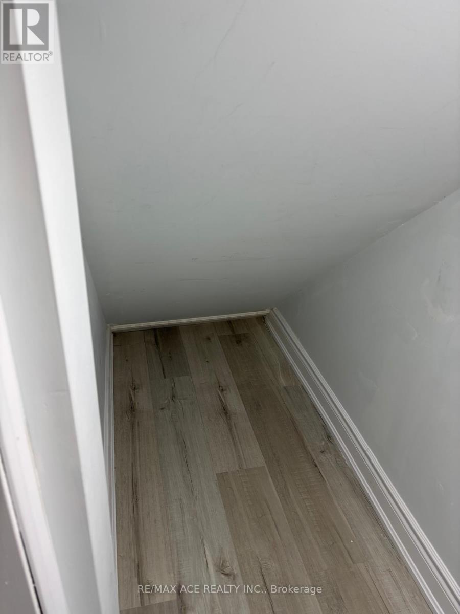 Bsmt - 406 Comiskey Crescent, Mississauga, Ontario  L5W 0C6 - Photo 13 - W12764452