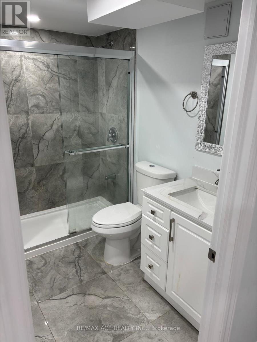 Bsmt - 406 Comiskey Crescent, Mississauga, Ontario  L5W 0C6 - Photo 5 - W12764452