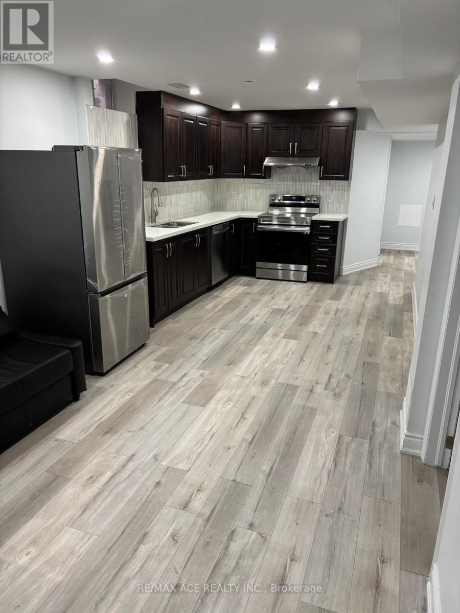 Bsmt - 406 Comiskey Crescent, Mississauga, Ontario  L5W 0C6 - Photo 8 - W12764452