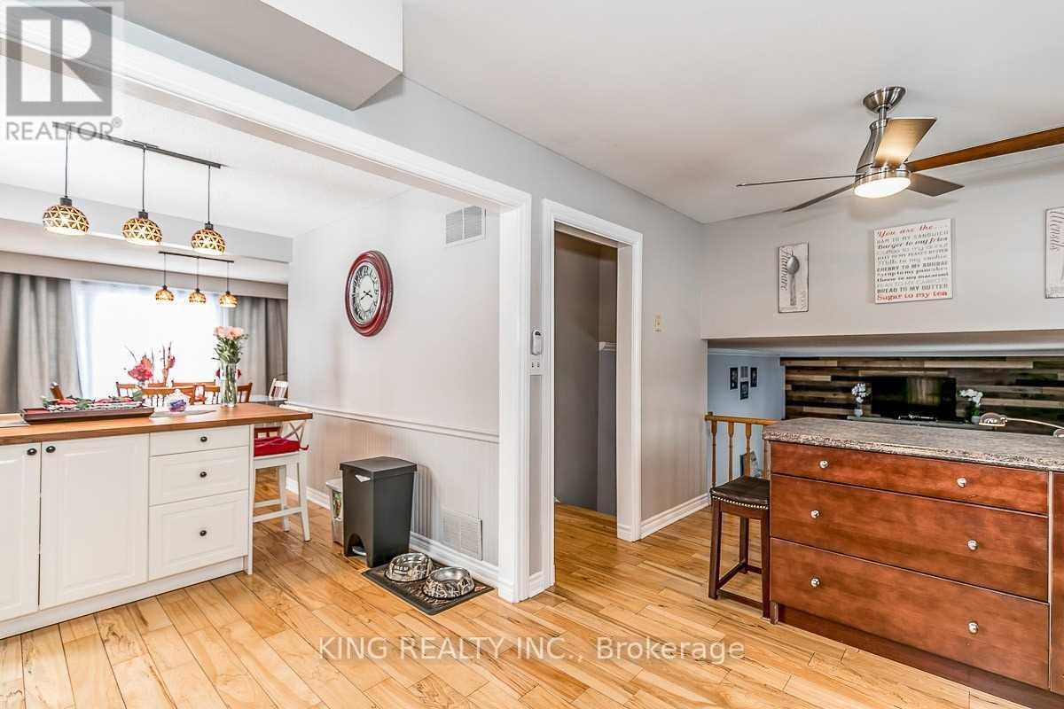 40 Victoria Crescent, Caledon (Mono Mills), Ontario  L7K 0A1 - Photo 5 - W12764508