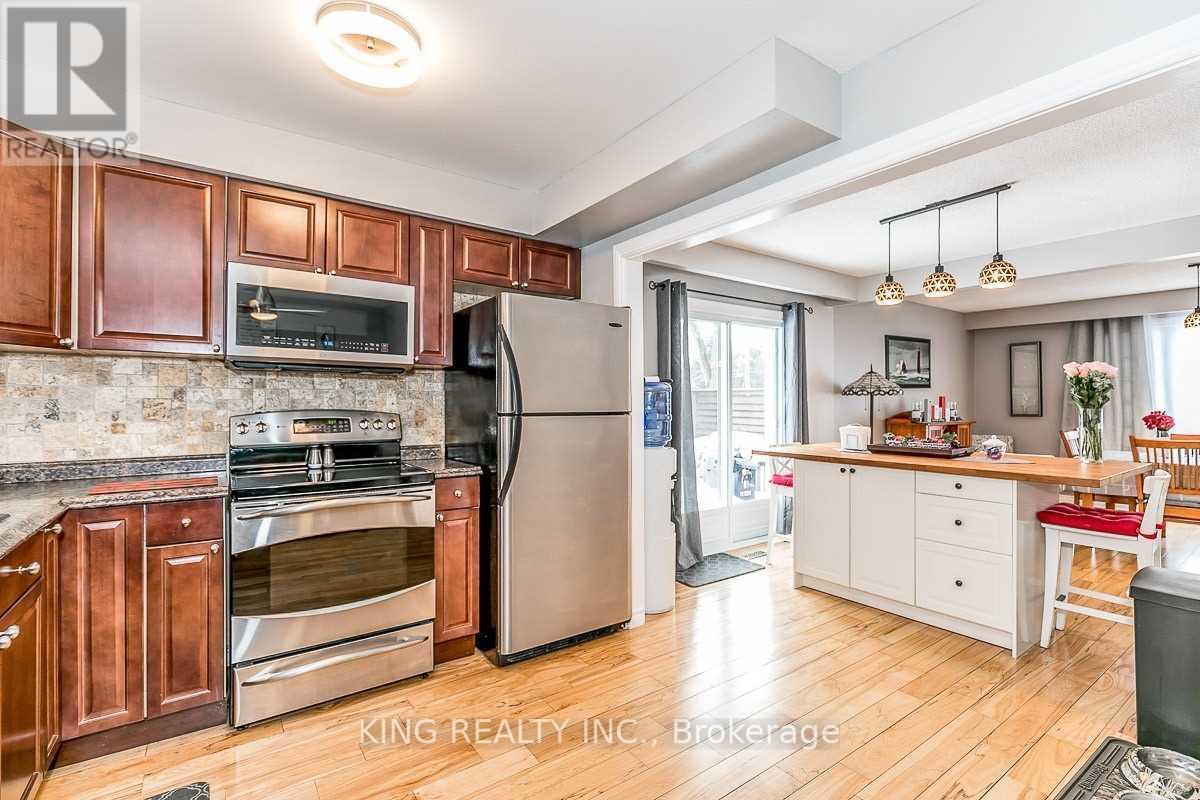 40 Victoria Crescent, Caledon (Mono Mills), Ontario  L7K 0A1 - Photo 6 - W12764508