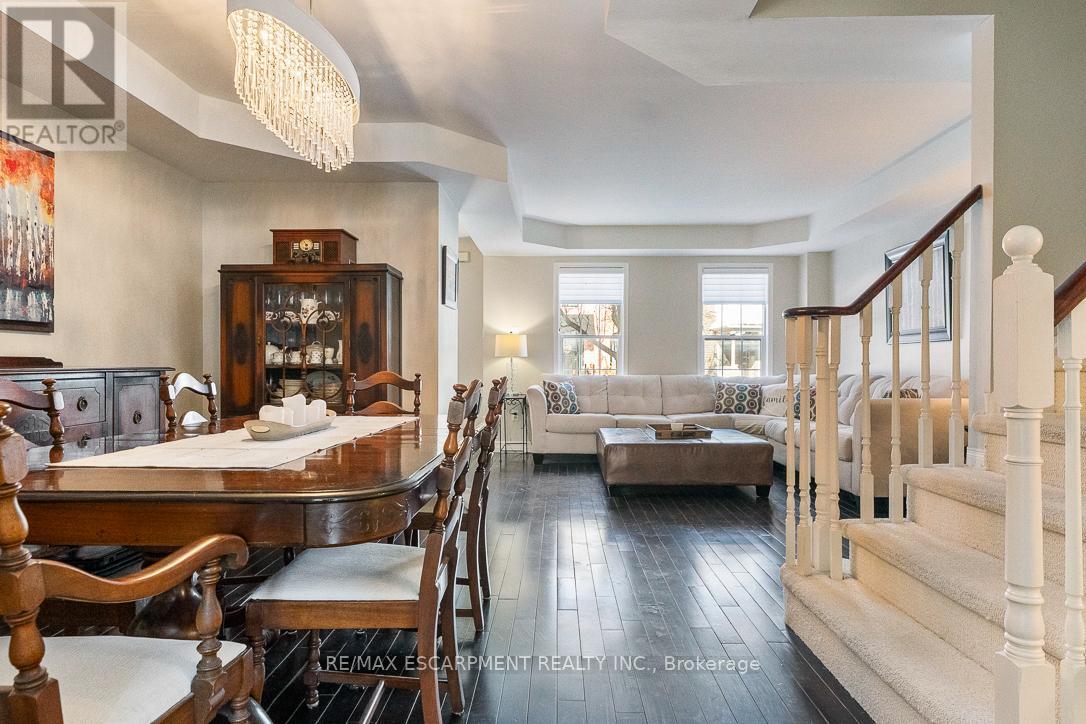 144 Littlewood Drive, Oakville, Ontario  L6H 6T7 - Photo 10 - W12763744