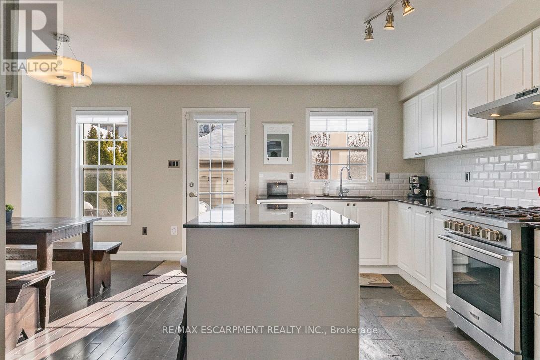 144 Littlewood Drive, Oakville, Ontario  L6H 6T7 - Photo 12 - W12763744