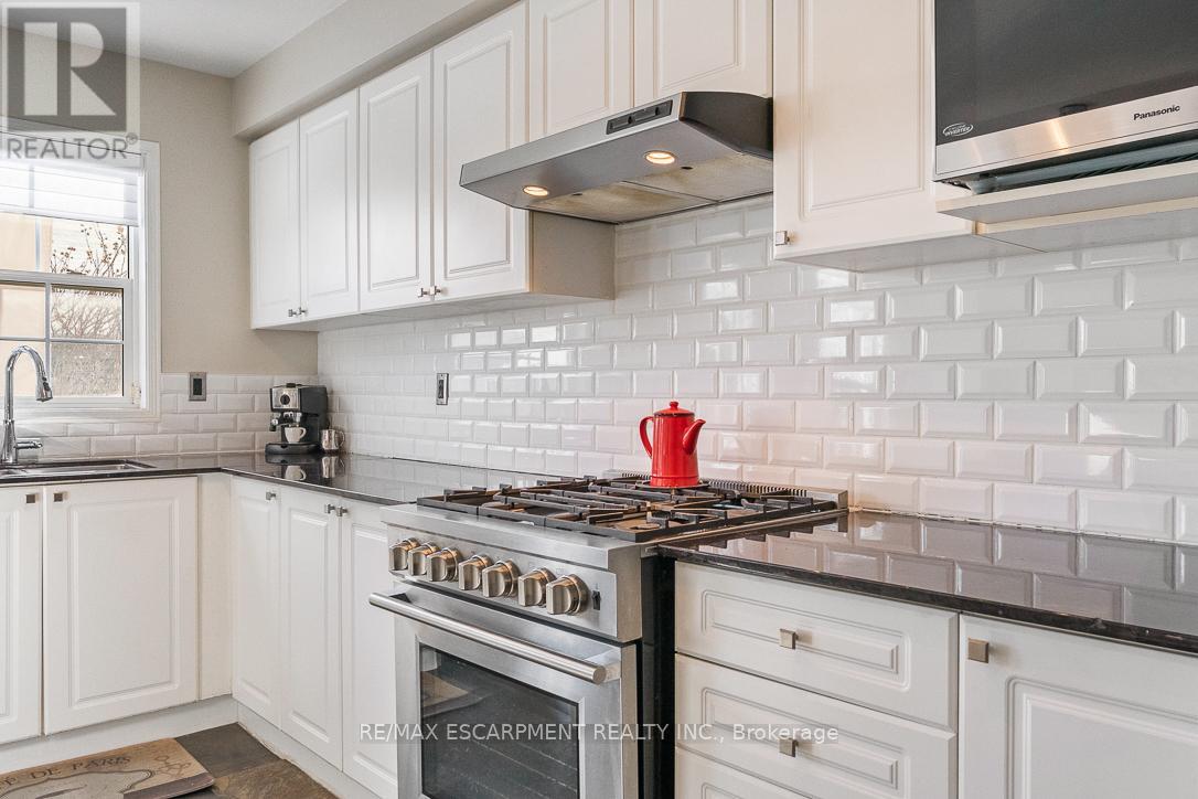 144 Littlewood Drive, Oakville, Ontario  L6H 6T7 - Photo 13 - W12763744