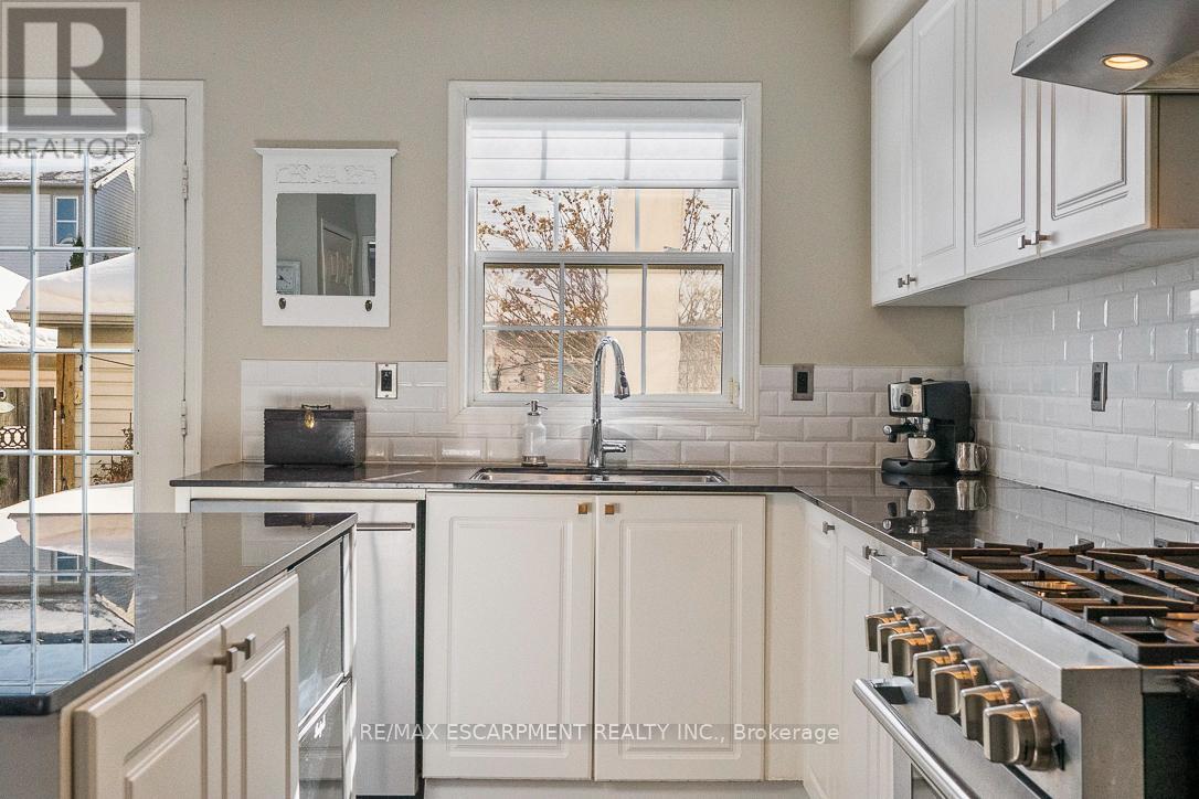 144 Littlewood Drive, Oakville, Ontario  L6H 6T7 - Photo 14 - W12763744