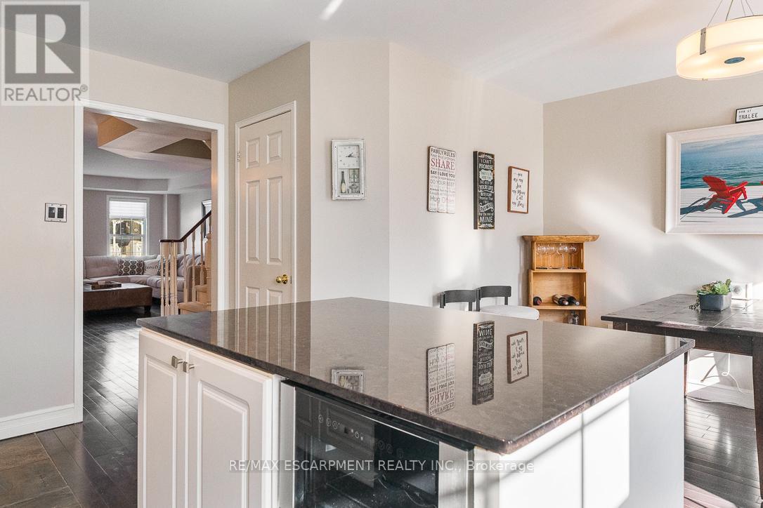 144 Littlewood Drive, Oakville, Ontario  L6H 6T7 - Photo 16 - W12763744