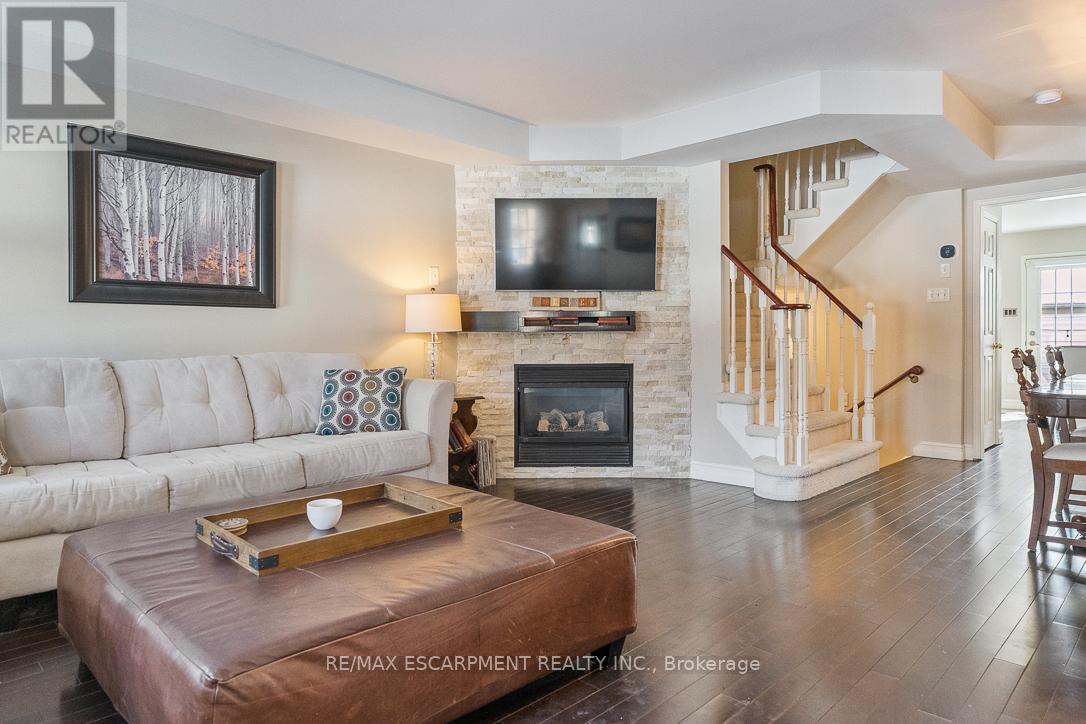 144 Littlewood Drive, Oakville, Ontario  L6H 6T7 - Photo 5 - W12763744