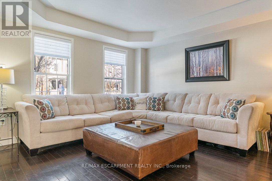 144 Littlewood Drive, Oakville, Ontario  L6H 6T7 - Photo 7 - W12763744