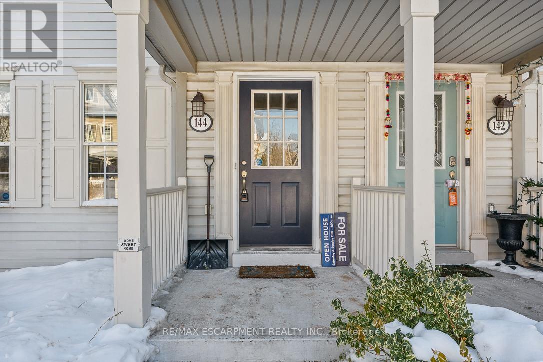 144 Littlewood Drive, Oakville, Ontario  L6H 6T7 - Photo 3 - W12763744