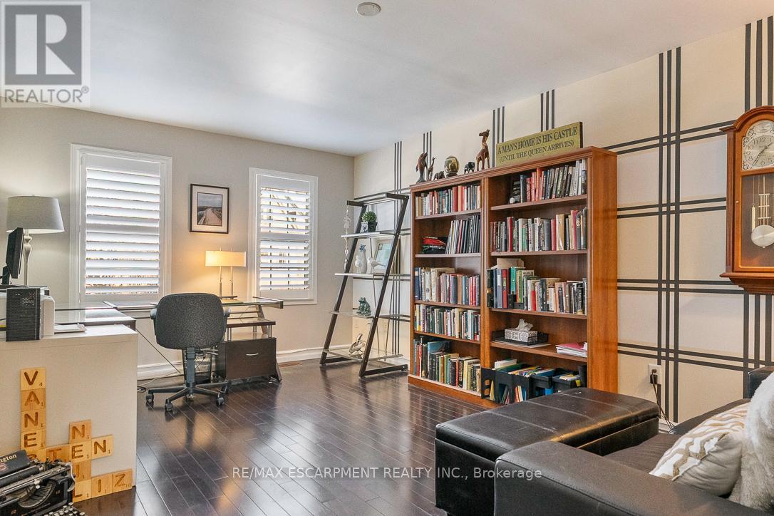 144 Littlewood Drive, Oakville, Ontario  L6H 6T7 - Photo 21 - W12763744