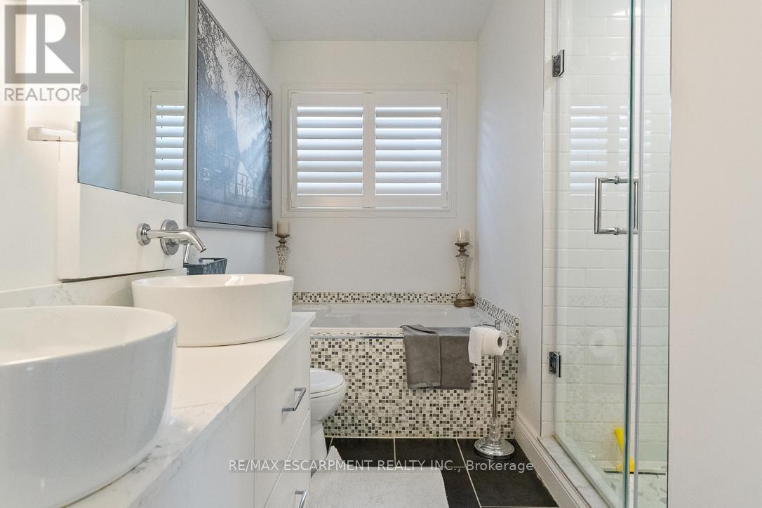 144 Littlewood Drive, Oakville, Ontario  L6H 6T7 - Photo 36 - W12763744