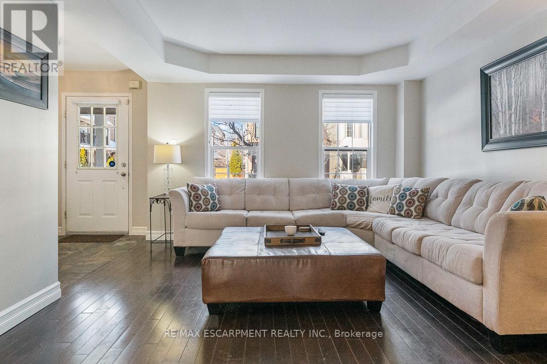 144 Littlewood Drive, Oakville, Ontario  L6H 6T7 - Photo 6 - W12763744