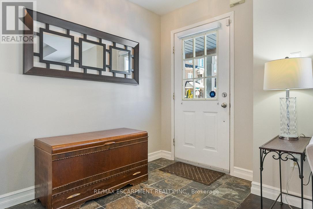 144 Littlewood Drive, Oakville, Ontario  L6H 6T7 - Photo 4 - W12763744