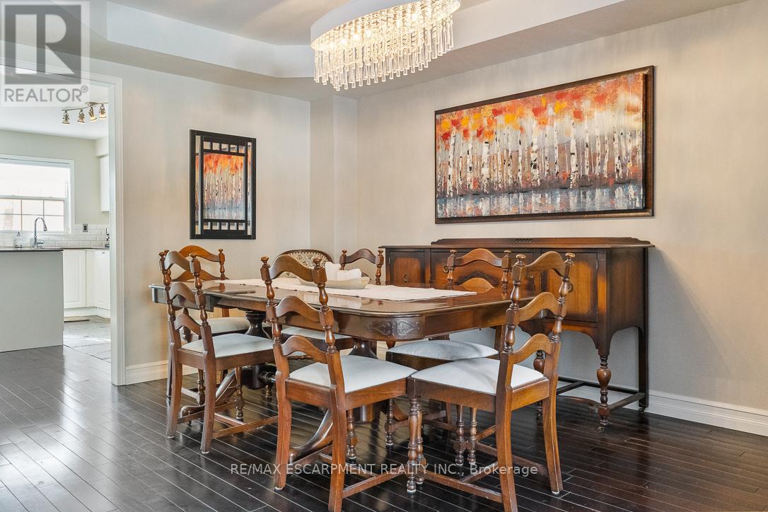 144 Littlewood Drive, Oakville, Ontario  L6H 6T7 - Photo 8 - W12763744