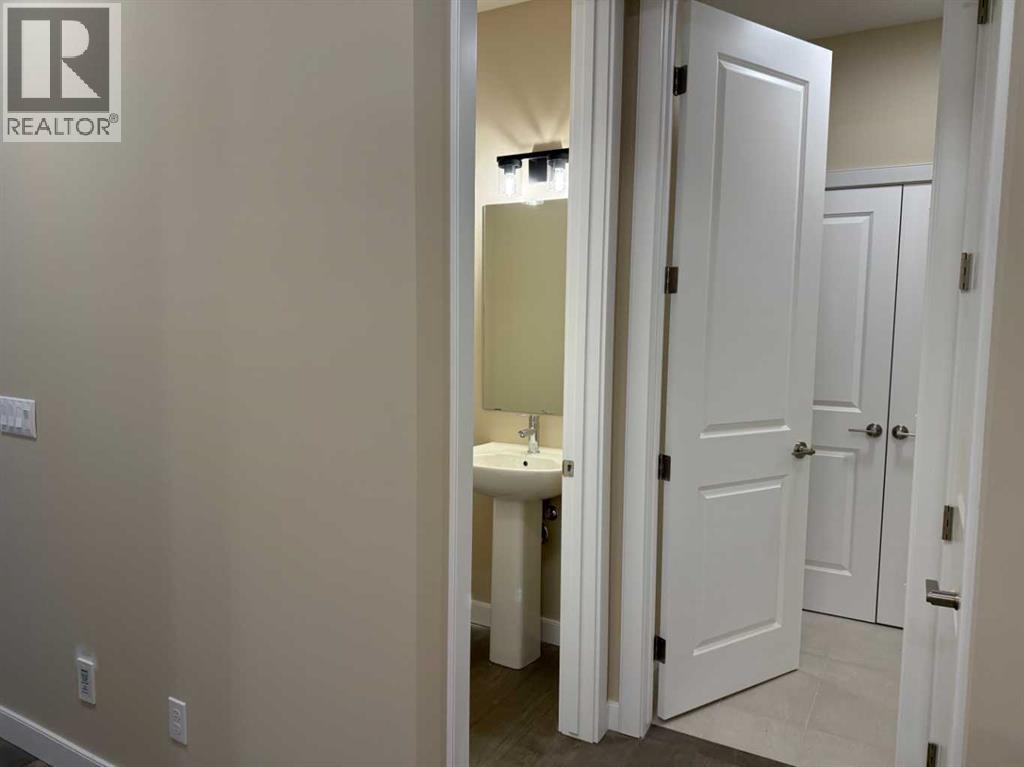 63 Sunrise Heath, Cochrane, Alberta  T4C 3C5 - Photo 6 - A2269947