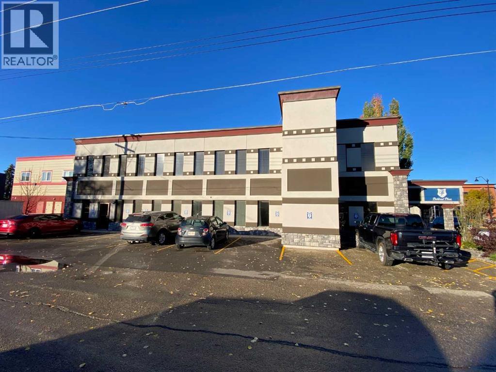 5033 52 Street, Lacombe, Alberta  t4l 2a6 - Photo 2 - A2283771