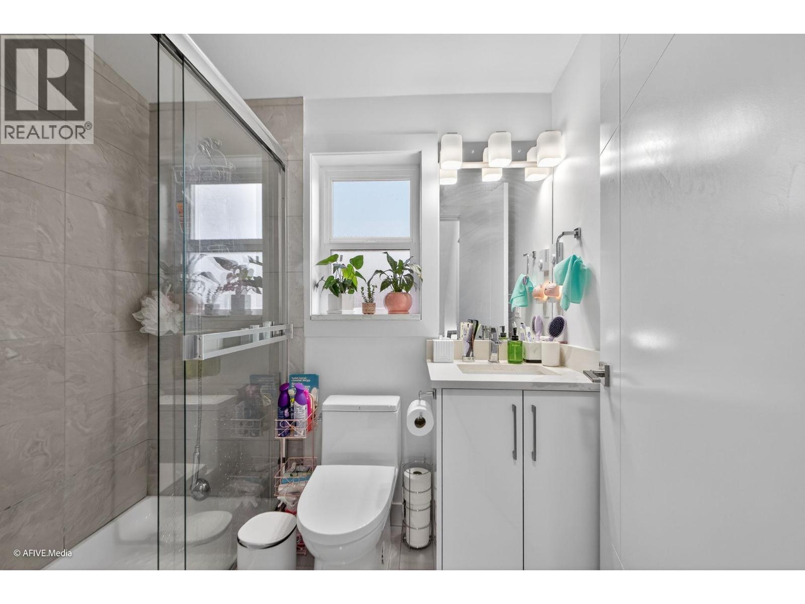 1052 E 50th Avenue, Vancouver, British Columbia  V5X 1B8 - Photo 6 - R3086983