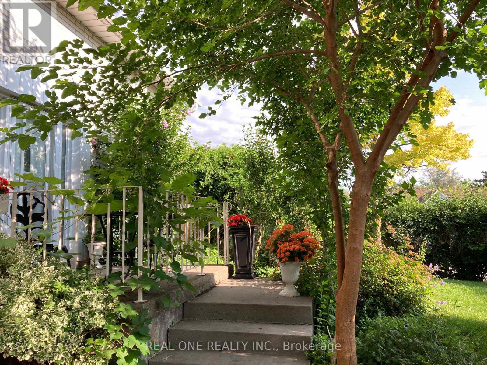 45 CHALET ROAD, Toronto, Ontario