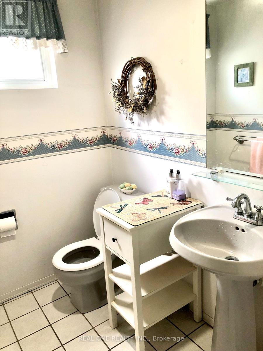 45 Chalet Road, Toronto, Ontario  M2J 3V3 - Photo 12 - C12764520