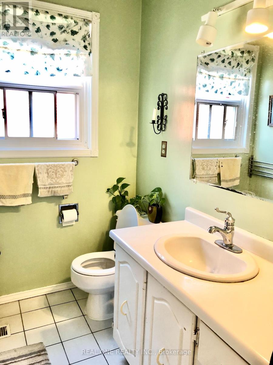 45 Chalet Road, Toronto, Ontario  M2J 3V3 - Photo 7 - C12764520