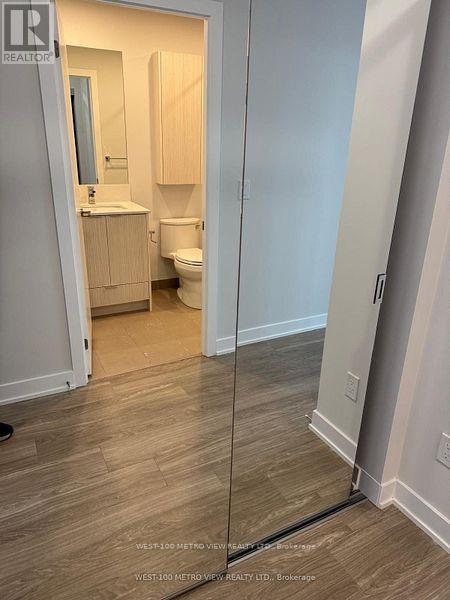 3704 - 430 Square One Drive, Mississauga, Ontario  L5B 0L6 - Photo 4 - W12764536