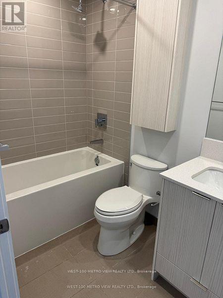 3704 - 430 Square One Drive, Mississauga, Ontario  L5B 0L6 - Photo 9 - W12764536