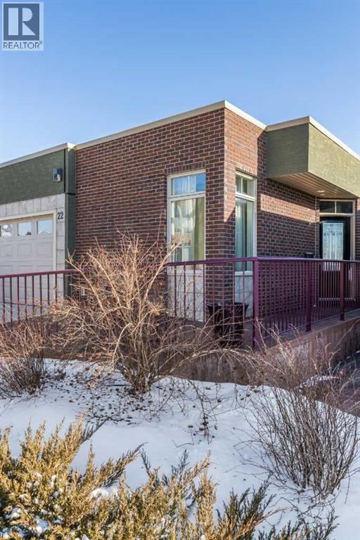 22 Palisades Lane Ne, Medicine Hat, Alberta  T1C 2B4 - Photo 3 - A2281155