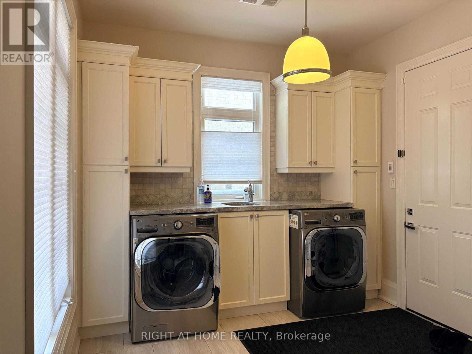 1 - 456 Lakeshore Road W, Oakville, Ontario  L6K 1S4 - Photo 17 - W12759820