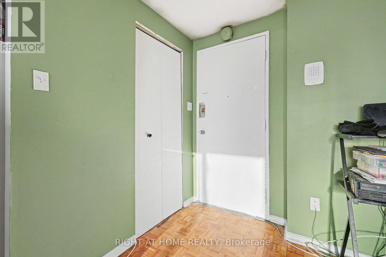 305b - 2044 Arrowsmith Drive, Ottawa, Ontario  K1J 7V8 - Photo 9 - X12764554