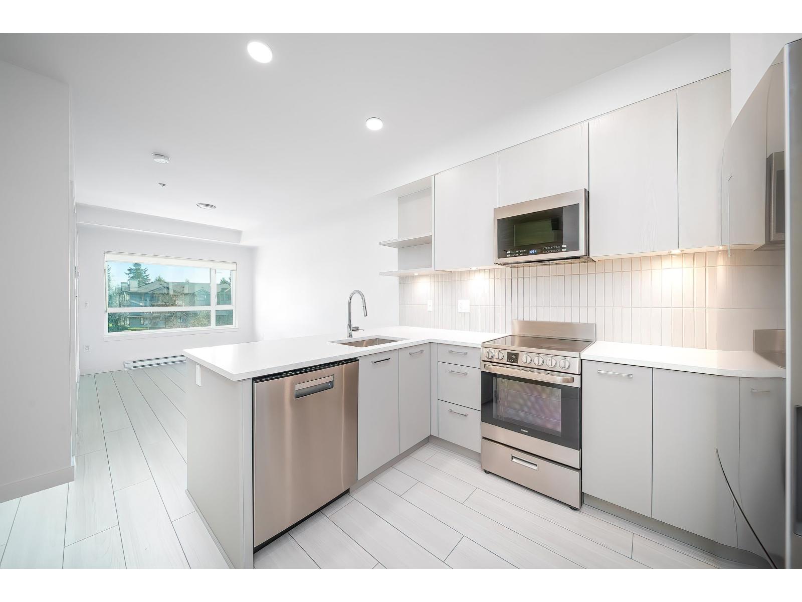 302 10777 138 Street, Surrey, British Columbia  V3T 0T5 - Photo 3 - R3077210