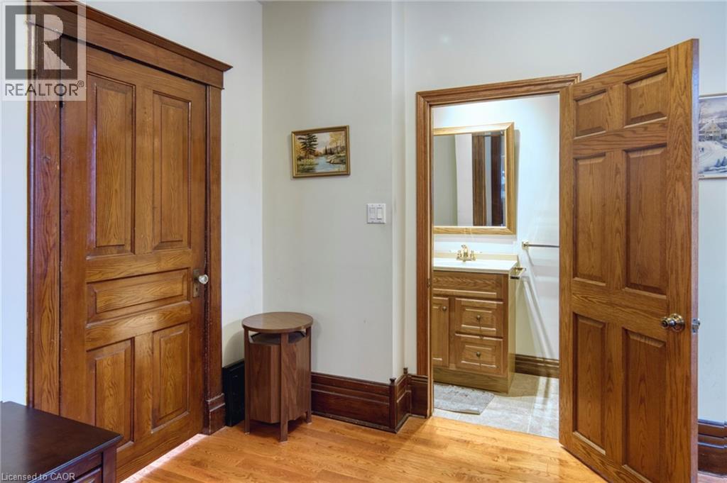 392 Breithaupt Street, Kitchener, Ontario  N2H 5H9 - Photo 9 - 40802350