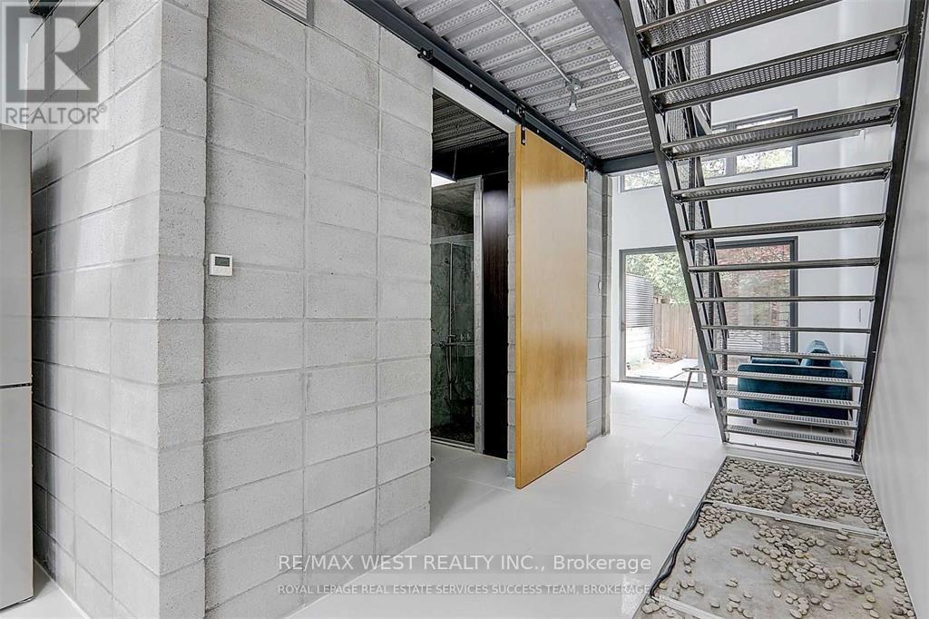 781 Craven Road, Toronto (Greenwood-Coxwell), Ontario  M4L 2Z7 - Photo 3 - E12764574