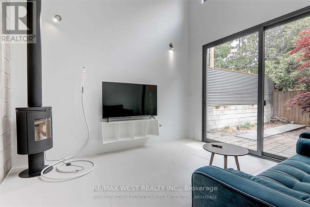 781 Craven Road, Toronto (Greenwood-Coxwell), Ontario  M4L 2Z7 - Photo 4 - E12764574