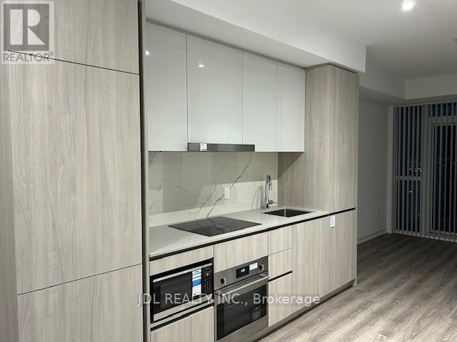 5507 - 8 Interchange Way, Vaughan (Vaughan Corporate Centre), Ontario  L4K 0R2 - Photo 2 - N12764584