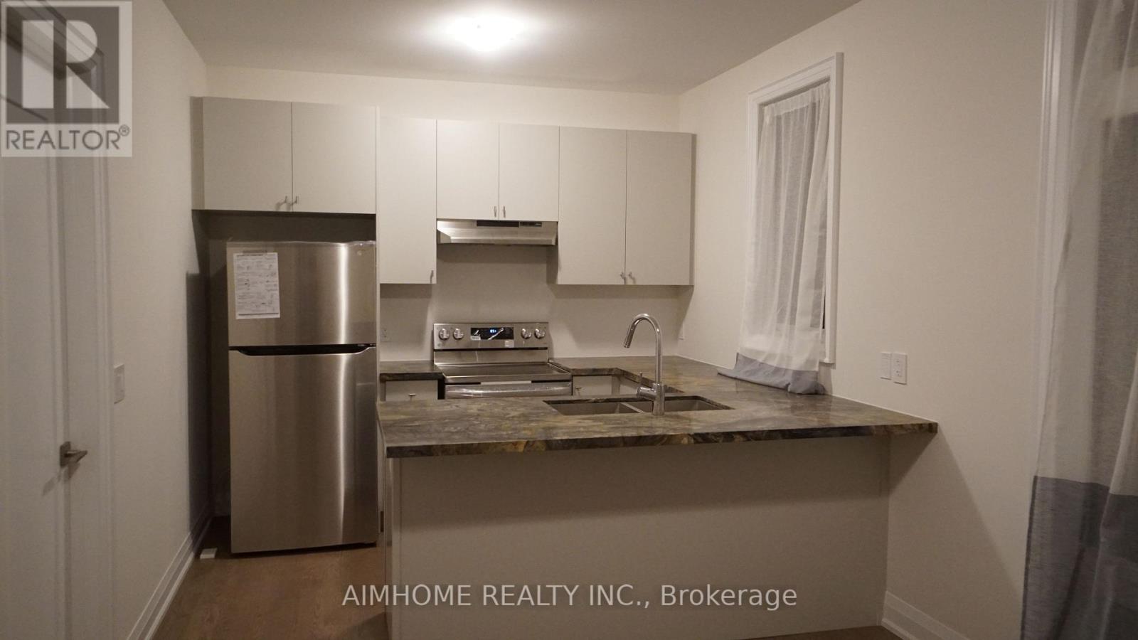 30 Callisto Lane, Richmond Hill, Ontario  L4C 5G9 - Photo 3 - N12764602