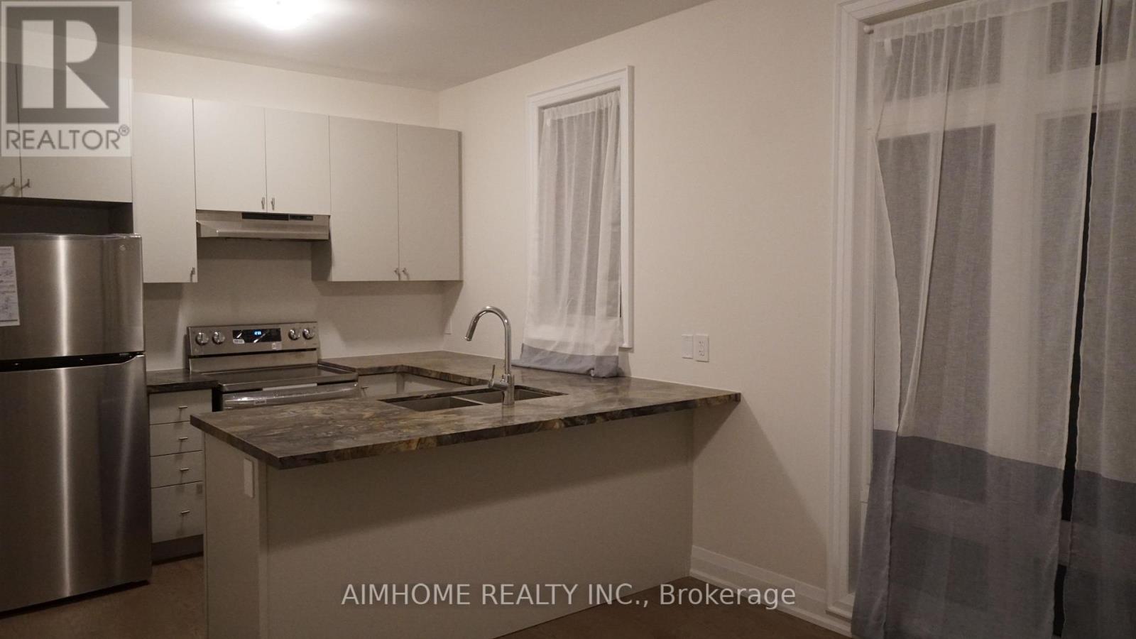 30 Callisto Lane, Richmond Hill, Ontario  L4C 5G9 - Photo 4 - N12764602