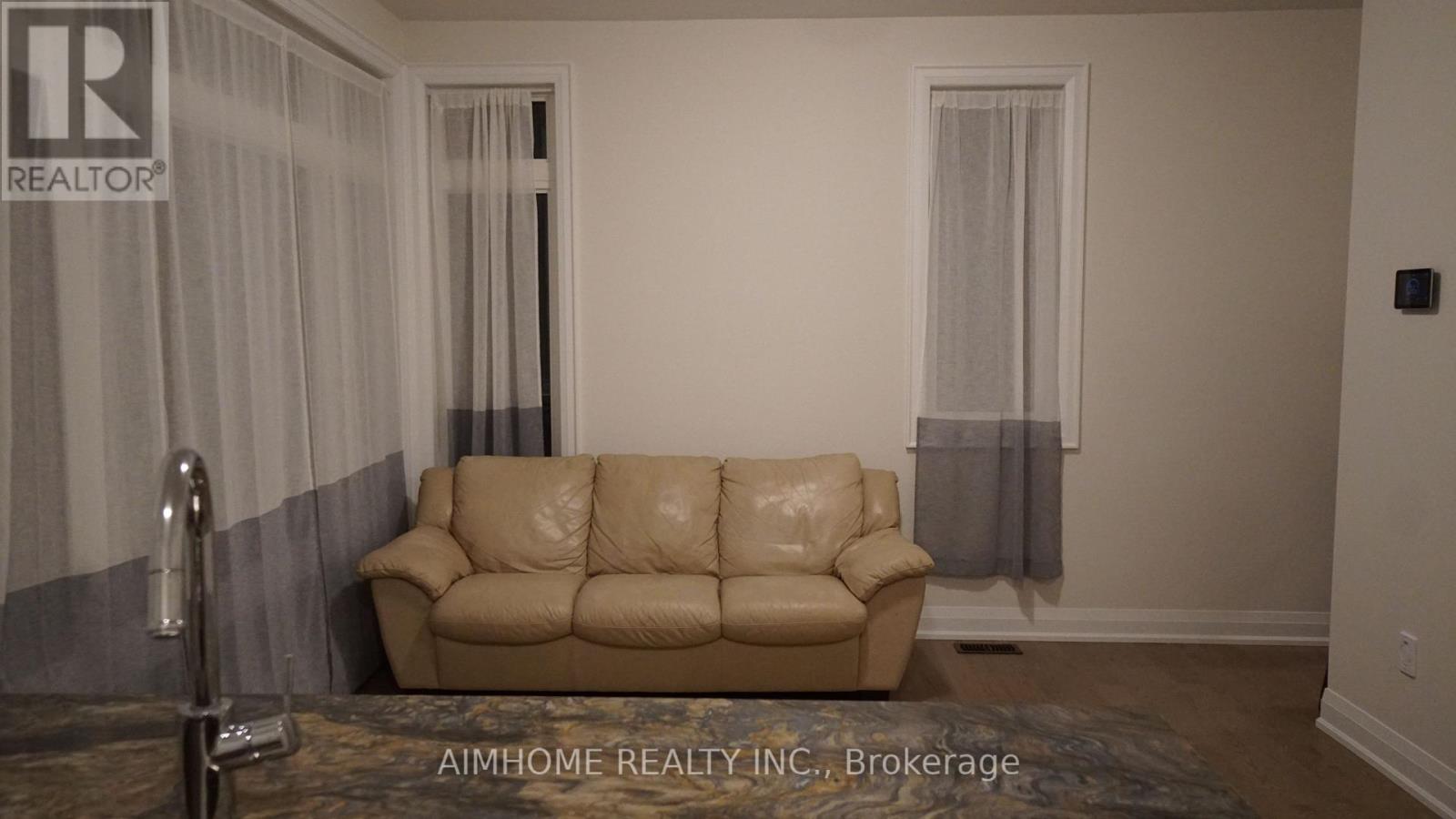 30 Callisto Lane, Richmond Hill, Ontario  L4C 5G9 - Photo 6 - N12764602