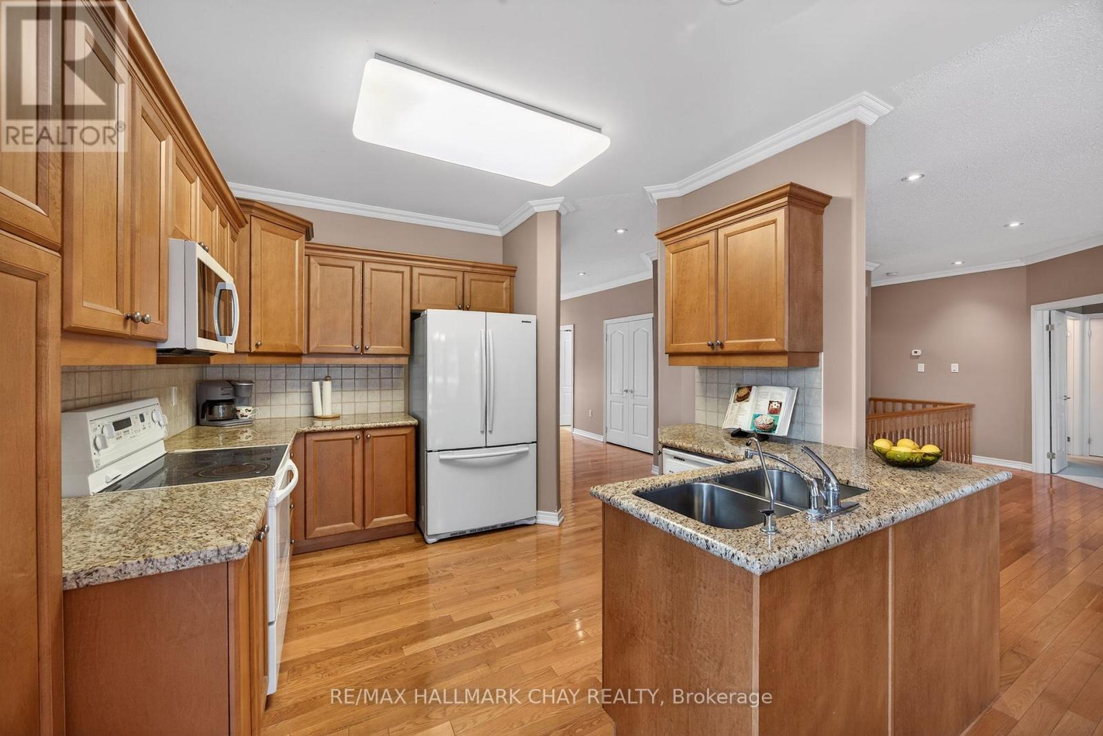 16 Stapleton Place, Barrie, Ontario  L4N 5Z3 - Photo 11 - S12764590