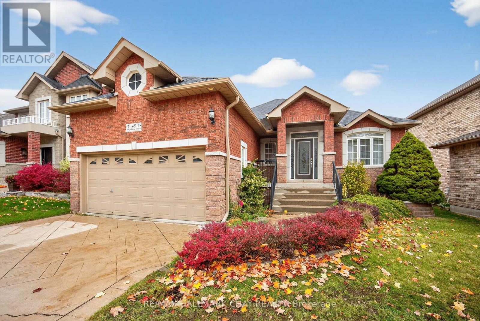 16 Stapleton Place, Barrie, Ontario  L4N 5Z3 - Photo 2 - S12764590