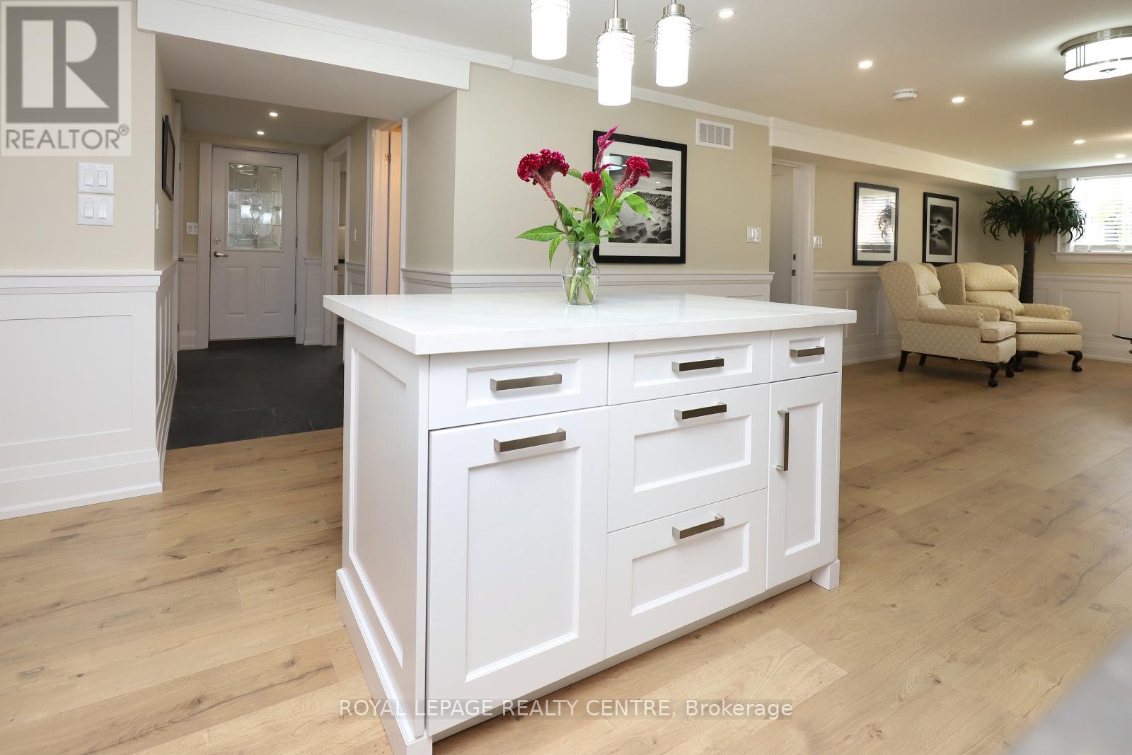 55 Flora Drive, Hamilton, Ontario  L8G 3Z7 - Photo 10 - X12764380