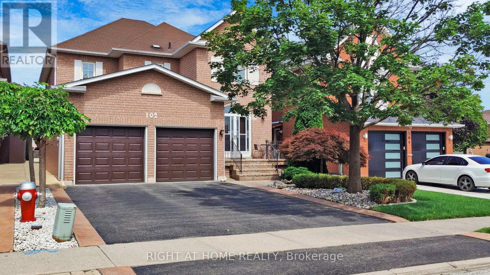 102 MULLIS CRESCENT, Brampton, Ontario