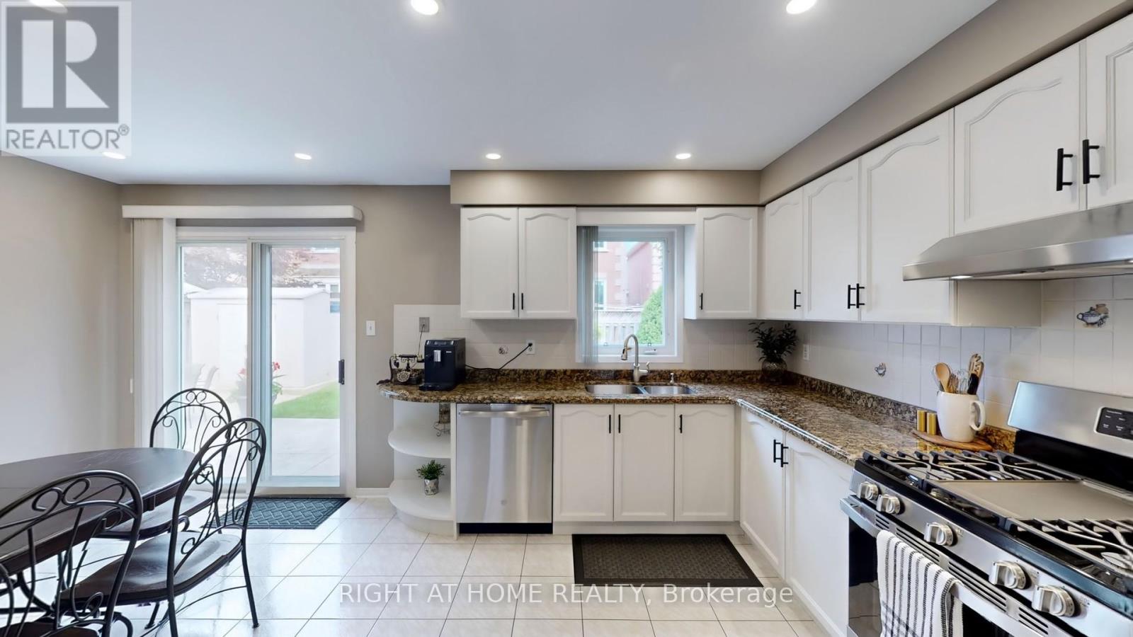 102 Mullis Crescent, Brampton, Ontario  L6Y 4T1 - Photo 12 - W12764550