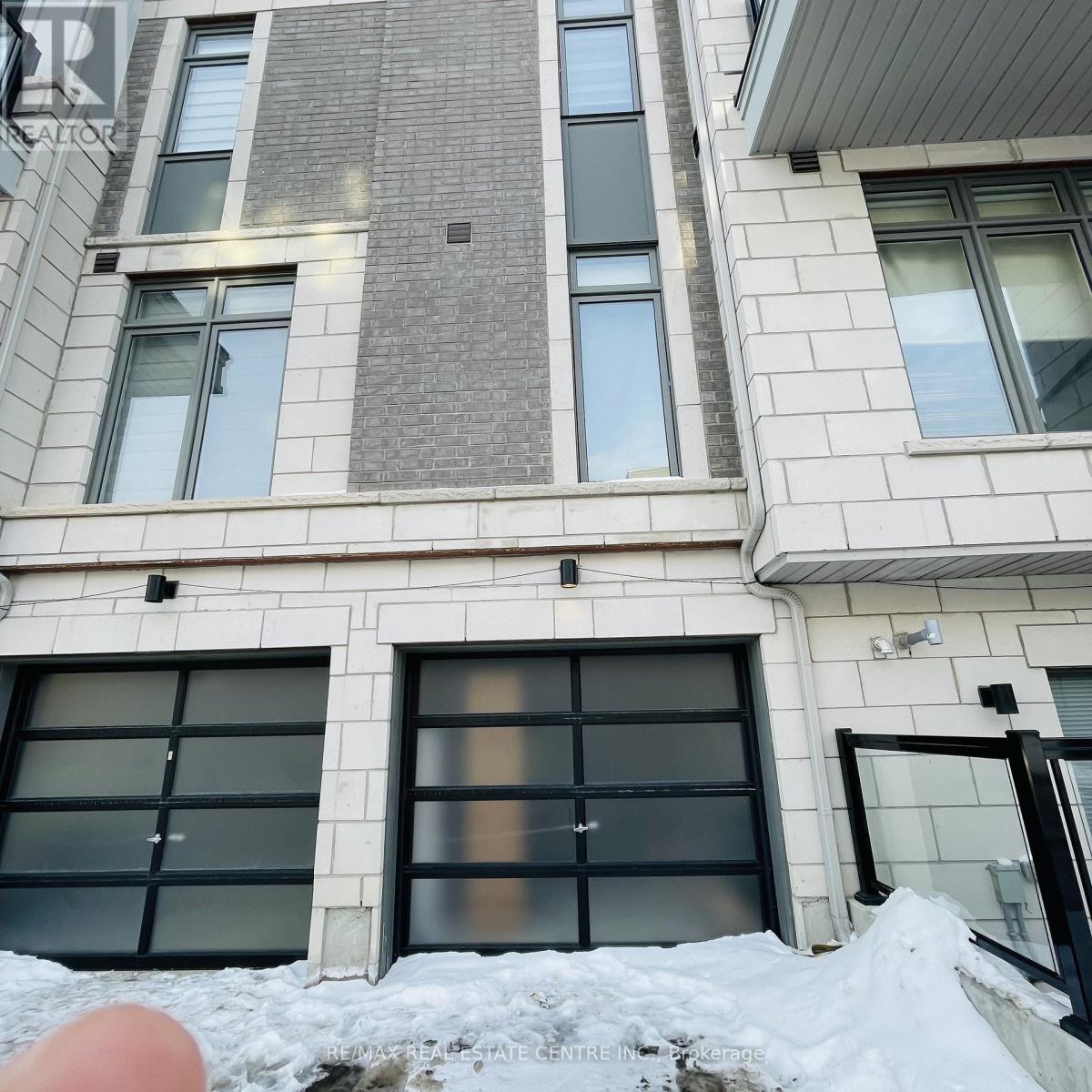 112 - 20 Halliford Place, Brampton, Ontario  L6P 4R1 - Photo 2 - W12764570