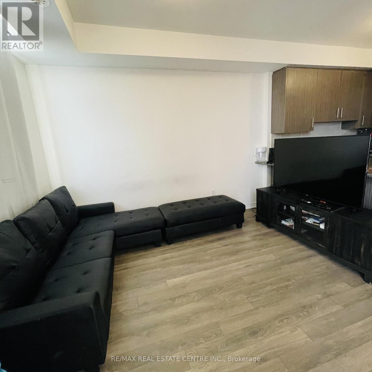 112 - 20 Halliford Place, Brampton, Ontario  L6P 4R1 - Photo 7 - W12764570