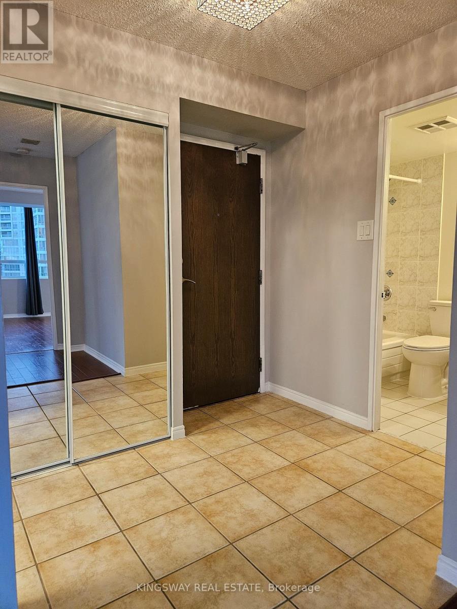 905 - 50 Kingsbridge Garden Circle, Mississauga (Hurontario), Ontario  L5R 1Y2 - Photo 5 - W12764594