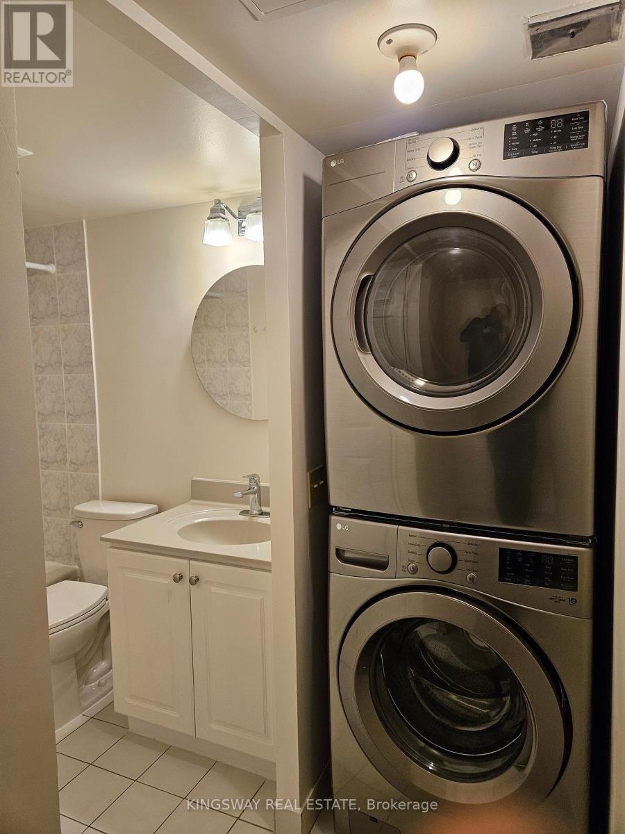 905 - 50 Kingsbridge Garden Circle, Mississauga (Hurontario), Ontario  L5R 1Y2 - Photo 9 - W12764594